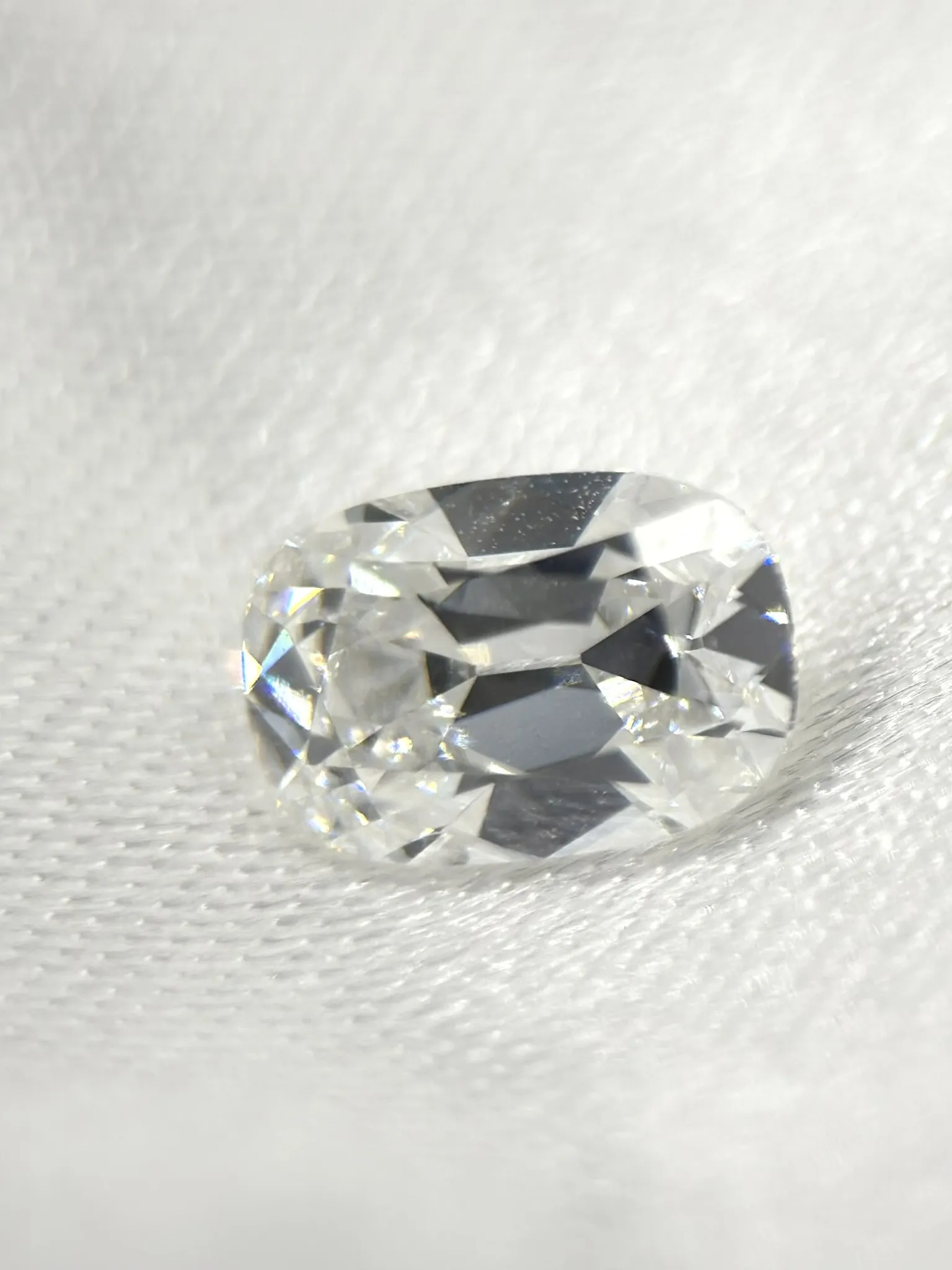 Old mine cushion modified brilliant lab-grown diamond, 1.02 carat, E color, VVS2 clarity