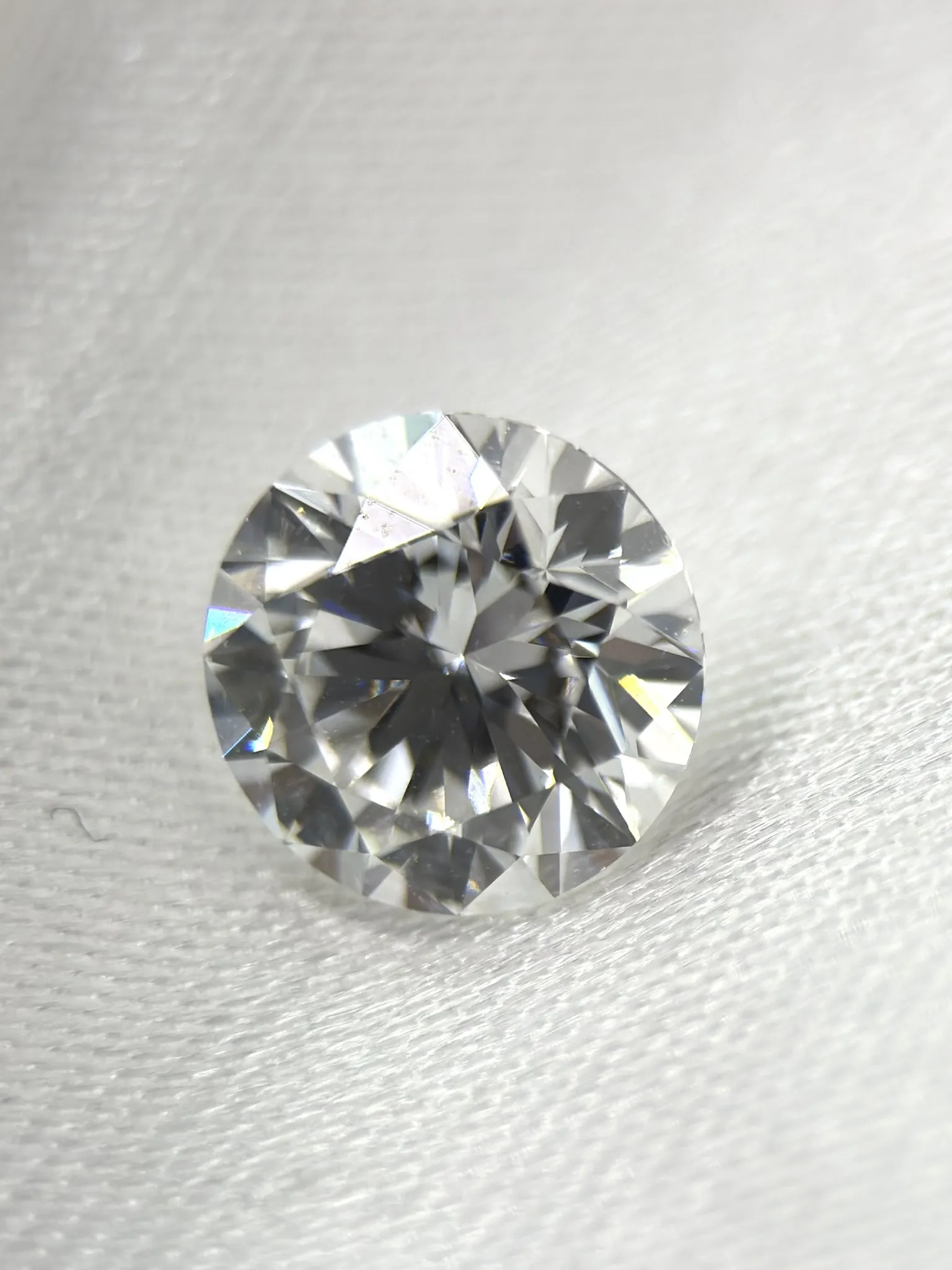 Round brilliant lab-grown diamond, 1.55 carat, E color, VVS2 clarity